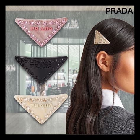 【プラダ レディース】ヘアアクセサリー コレクション｜PRADA.